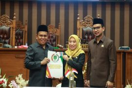 DPRD setujui tiga Raperda usulan jadi Perda