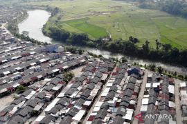 Indonesian minister seeks 500,000 subsidized homes to ease backlog