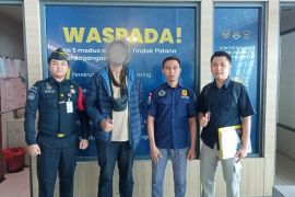 Imigrasi Kediri deportasi WNA asal Pakistan