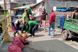 Pemkot Bandarlampung ingatkan warga tidak buang sampah di sungai