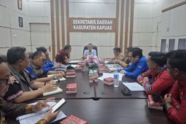 Pemkab Kapuas tampilkan produk berbahan rotan dan getah nyatu di pameran AOE 2025