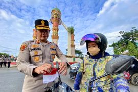 Polres Tapin ajak warga kibarkan Merah Putih di kendaraan