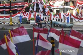 Pedagang bendera merah putih musiman