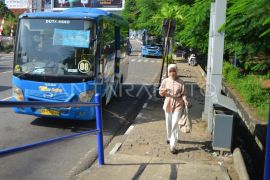 Pemberlakukan tarif Rp1 bus Trans Padang Page 2 Small