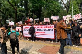 Pedagang Barito gelar aksi tolak relokasi imbas Taman Bendera Pusaka