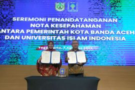 Pemko Banda Aceh teken MoU pengembangan parfum nilam dengan UII Yogyakarta