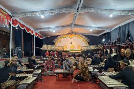 Sumanto ingin pentaskan lakon berurutan