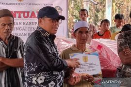 Pemkab HST bantu korban kebakaran Desa Cukan Lipai