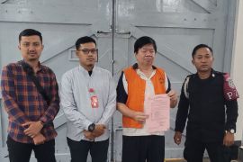 Kejari Semarang tangkap satu buron kasus penipuan