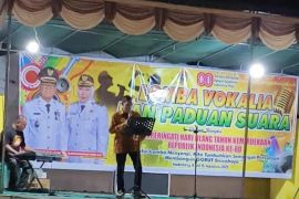 Direktur RSUD Zainal Umar Sidiki jadi peserta lomba nyanyi HUT Kemerdekaan