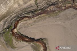 Sejumlah waduk di Inggris nyaris mengering akibat musim kemarau, begini kondisinya