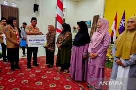 BPJS Ketenagakerjaan salurkan santunan JKM kepada 20 ahli waris di Natuna