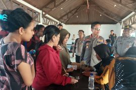 Polda Papua Barat Daya distribusikan 20 ton beras untuk warga Sorong