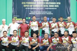 Buka turnamen Bulutangkis bupati cup, Bupati tekankan peserta junjung tinggi sportivitas