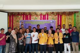 Tim PKM FBS UNP bantu Pandai Sikek menuju sentra industri kriya di Sumbar