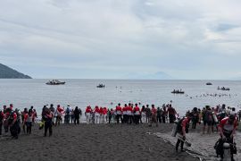 Wanita Selam  dan Pemprov Malut siapkan upacara HUT Ke-80 RI di bawah  laut