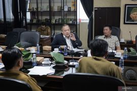 DPRD dan Disnakertrans Kalsel bahas terobosan tekan angka pengangguran