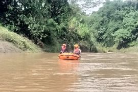 Tim SAR perluas area  pencarian dua warga hanyut di Sungai Belumai