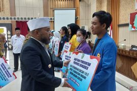 Pemprov Bengkulu salurkan beasiswa untuk 284 putra putri Enggano