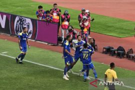 "Hattrick" Dalberto bantu Arema menumbangkan PSBS 4-1