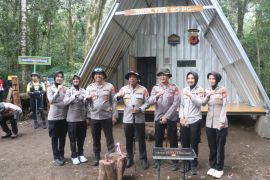 Polda Jabar dirikan shelter untuk keselamatan pendaki di Gunung Ciremai