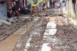 Pemkab Cirebon mengalokasikan Rp196 miliar untuk perbaikan jalan