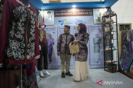 Pemkab HST-Dekranasda tampilkan berbagai kerajinan sasirangan binaan di Kalsel Expo 2025