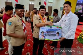 DKP Kepri berikan 8.000 bibit ikan kerapu untuk pembudidaya di Natuna