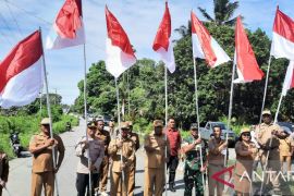 Pemkab Wondama pasang 1.200 bendera meriahkan HUT RI