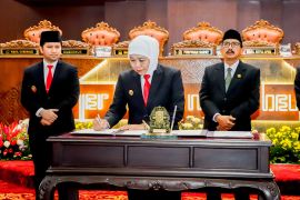 KUA-PPAS P-APBD Jatim 2025 fokus belanja wajib dan program prioritas