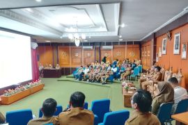 Wabup Tabalong: Bantuan pangan entaskan 876 keluarga miskin ekstrem