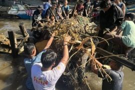Mahasiswa KKN Unila inisiasi Gerakan Sadar Sampah di Pulau Laiya Sulsel