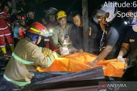 Seorang lansia tewas terjebak api saat kebakaran di Batu Hayam HST