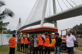 SAR Kepulauan Riau cari pemuda lompat dari atas Jembatan Barelang