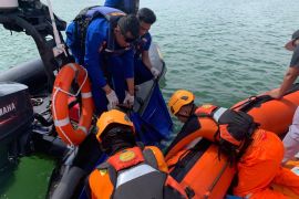 SAR temukan jenazah Rivaldo yang melompat dari Jembatan Barelang