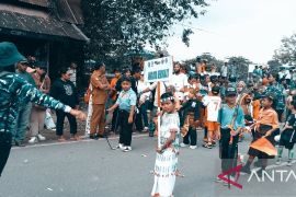 Pemkab Biak Numfor apresiasi 5.000 siswa SD meriahkan karnaval jalan HUT RI