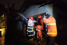 Dua kios di Kota Jambi hangus terbakar diduga korsleting listrik