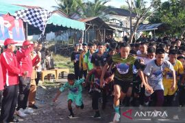 Ratusan pelajar SMP-SMA adu cepat di lari marathon 5K HUT RI ke-80 Paluta