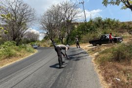 Satlantas Polres Situbondo respons laporan warga soal tumpahan solar