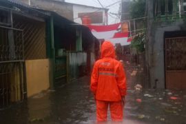 Tiga ruas jalan dan satu RT di Jakarta masih terendam banjir