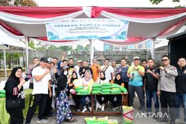 Polda Jambi gelarGerakan Pangan Murah di kawasan Tugu Keris Kota Jambi