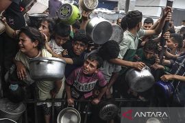 Krisis Gaza memburuk, produksi makanan di dapur umum turun drastis