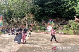 Goa Lowo jadi objek wisata primadona warga Kalimantan