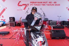 Putri pulang bawa hadiah motor HUT Ke-49 PT Timah