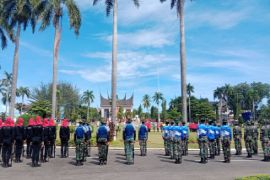 Paskibraka Sumbar latihan formasi khusus untuk kibarkan Merah Putih pada HUT ke-80 RI