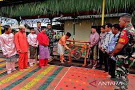 Kemenbud ajarkan pelajar Natuna cara memainkan tiga warisan budaya