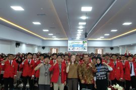 Peneliti Stanford University AS paparkan penelitian di Makassar saat PKKMB Unhas