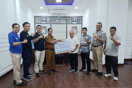 APRIL Dukung Pacu Jalur 2025 dengan Bantuan Lebih dari Rp700 Juta