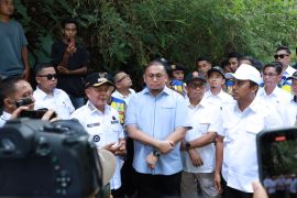 Andre Rosiade tinjau jembatan rusak di Pasaman, pembangunan lewat Banpres Rp26,5 miliar