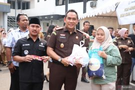 Bulog alokasikan dua ton beras setiap pekan untuk kendalikan inflasi Bekasi